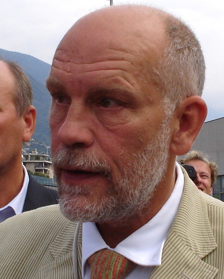 18-3-11-17186800px-johnmalkovich2005locarno.jpg