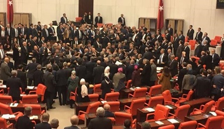  درگیری فیزیکی در مجلس ترکیه