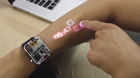 ساعت هوشمندی که دست را به صفحه لمسی بدل می‌کند