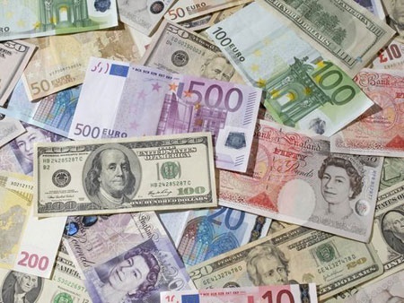 دوشنبه ۷ خرداد | افزایش قیمت دلار و یورو و پوند بانکی