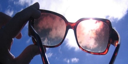 نکته بهداشتی: عینک ضد آفتاب