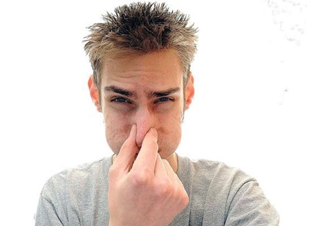 ۳ دهان‌شویه طبیعی برای مقابله با بوی بد دهان