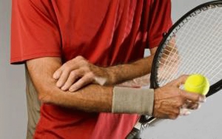 علائم بیماری آرنج تنیس بازان | کارمندان و تایپیست‌ها مراقب باشند