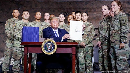 ترامپ بودجه دفاعی ۷۱۶ میلیارد دلاری آمریکا را امضا کرد
