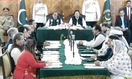کابینه جدید پاکستان سوگند یاد کرد | اعلام برنامه ۱۰۰ روزه دولت
