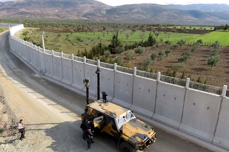 ترکیه ۸۵۰ کیلومتر دیوار بتنی در مرز سوریه احداث کرد