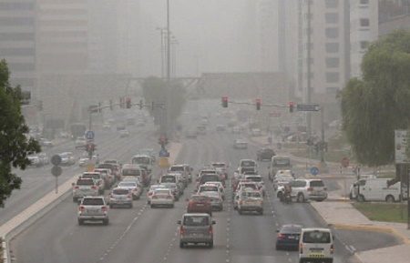 گرد و غبار تردد در امارات را مختل کرد