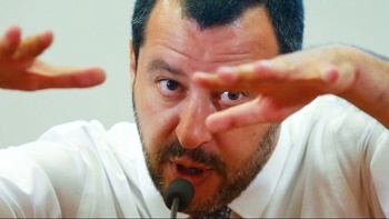وزیر کشور ایتالیا: مهاجران بیمار هستند و بیماری و بحران می‌آورند