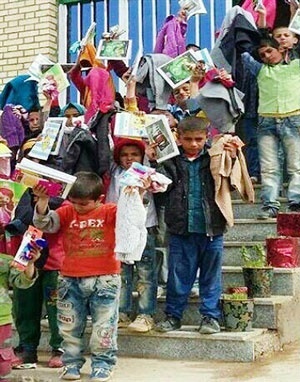  هدیه رهبری به دانش آموزان مناطق محروم کشور ؛ 125 هزار بسته و کیف لواز‌م‌التحریر 