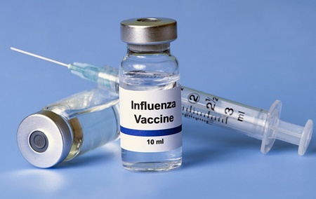 عرضه غیرقانونی واکسن آنفلوآنزای سال‌قبل در برخی داروخانه‌ها | مردم مجدد واکسن بزنند