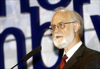 رونالد اکرز  (Ronald Ekers ) رئیس بیست و ششمین اجلاس اتحادیه بین‌المللی ستاره‌شناسی