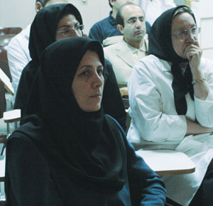 خانم دکتر کتایون نجفی‌زاده ،فوق تخصص بیماری‌های ریه-سمت چپ