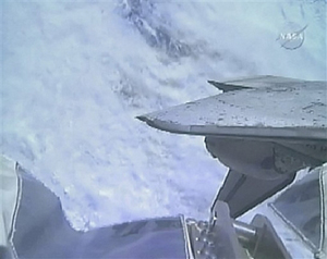 دیسکاوری درحال پهلوگرفتن در ایستگاه فضایی