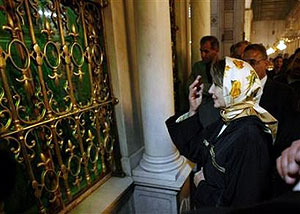 دیدار نانسی پلوسی از آرامگاه یوحنا در مسجد اموی