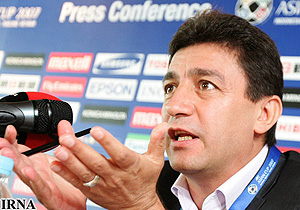 امیر قلعه‌نویی در کنفرانس مطبوعاتی پیش از بازی با ازبکستان