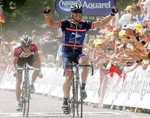 لنس آرمسترانگ ، رکورددار قهرمانی تور دو فرانس که متهم به دوپینگ شد