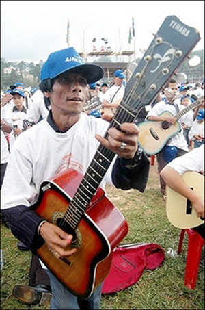 گیتارنواز هندی در رکوردشکنی جشنواره پاییزی  