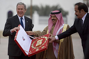 Bush recieves a gift from Bahrain's King Hamad bin Issa Al Khalifa 