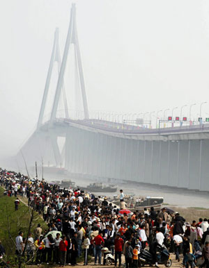 افتتاح طولانی‌ترین پل دریایی در جهان در چین/AFP