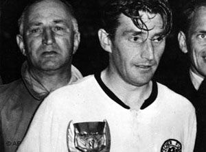  فریتس والتر کاپیتان تیم ملی فوتبال آلمان، قهرمان جهان در سال ۱۹۵۴