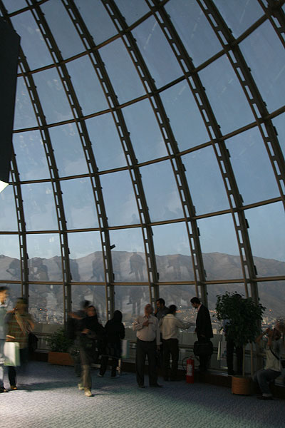 نمای شمالی تهران از درون سالن گنبد آسمان