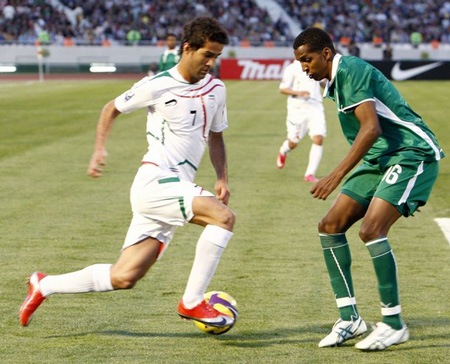 Iran's Masoud Soleimani Shojaei (L) fights for the ball with Saudi Arabia's Al- Zori Abdolla during their 2010 World Cup Asia qualifying soccer match at Azadi stadium in Tehran March 28, 2009
