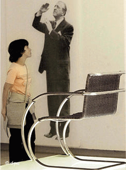  یکی از صندلی‌های معروفی که میس فان در روهه  طراحی کرده است