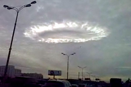 A strange halo cloud over Moscow 