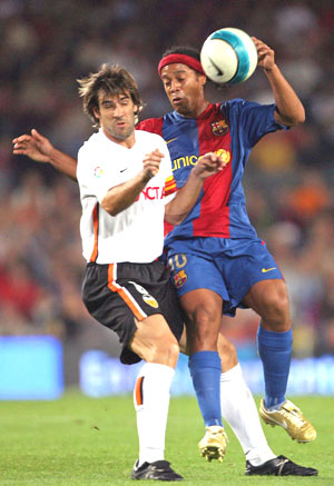 Barcelona's Ronaldinho - Valencia's captain Albelda