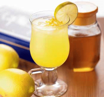 طرز تهیه شربت عسل و لیمو ترش / طرز تهیه یک شربت مقوی و عالی برای درمان سرفه  و گلو درد - ساعت24