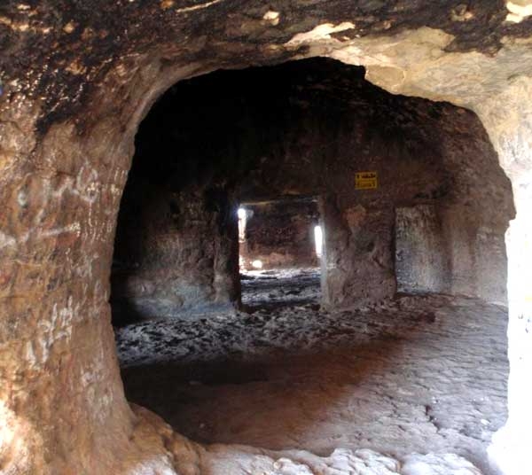غار کرفتو شهر دیواندره استان کردستان
