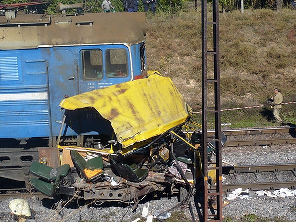 40 کشته در برخورد قطار با اتوبوس در اوکراین