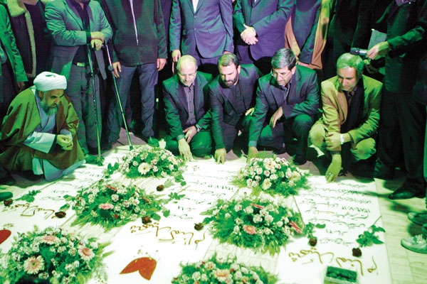  مراسم چهلمین شب خاکسپاری شهدای گمنام با حضور شهردار تهران در بوستان نهج‌البلاغه برگزار شد.