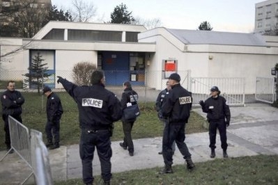 Police enter French school where hostages held