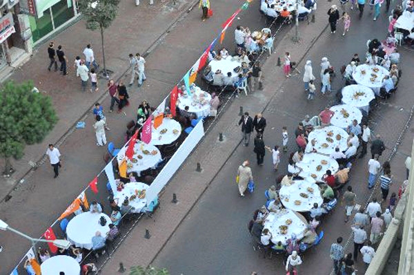 بزرگ‌ترین میز افطاری جهان در ترکیه 