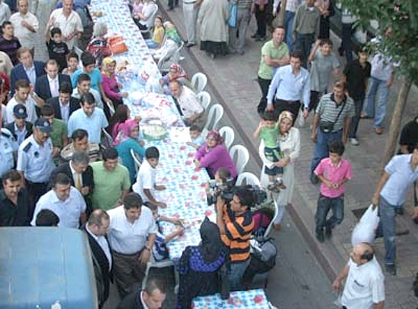بزرگ‌ترین میز افطاری جهان در ترکیه 