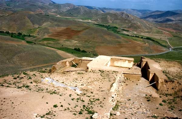 آشنایی با قلعه تاریخی زیویه - کردستان