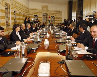 تهدید 11 وزیر کابینه لبنان به خروج از دولت 