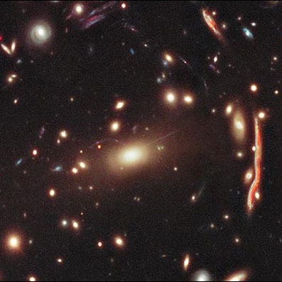 تصویر جدید هابل از خوشه کهکشانی MACS J1206.2-0847