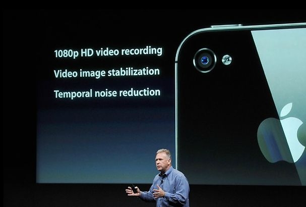 اپل از آی‌فون 4S رونمایی کرد