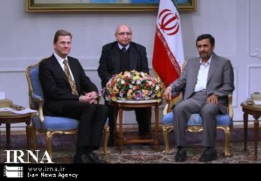 احمدی نژاد و وستروله