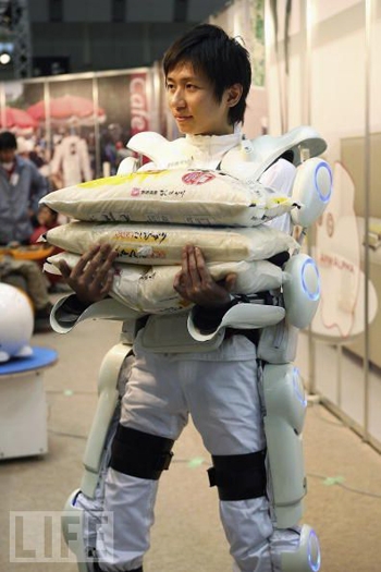 لباس‌های روباتیک جای صندلی چرخ دار را می‌گیرند