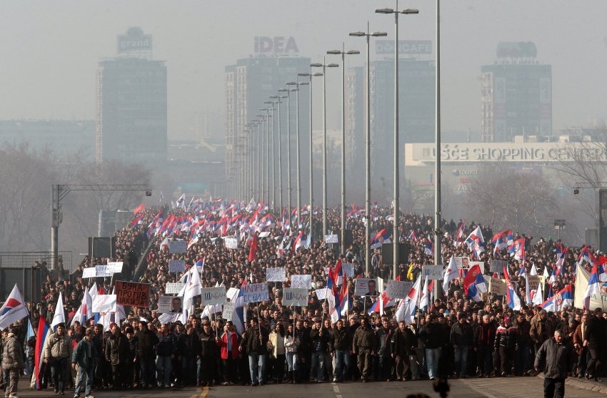 تظاهرات ده ها هزار نفری در صربستان