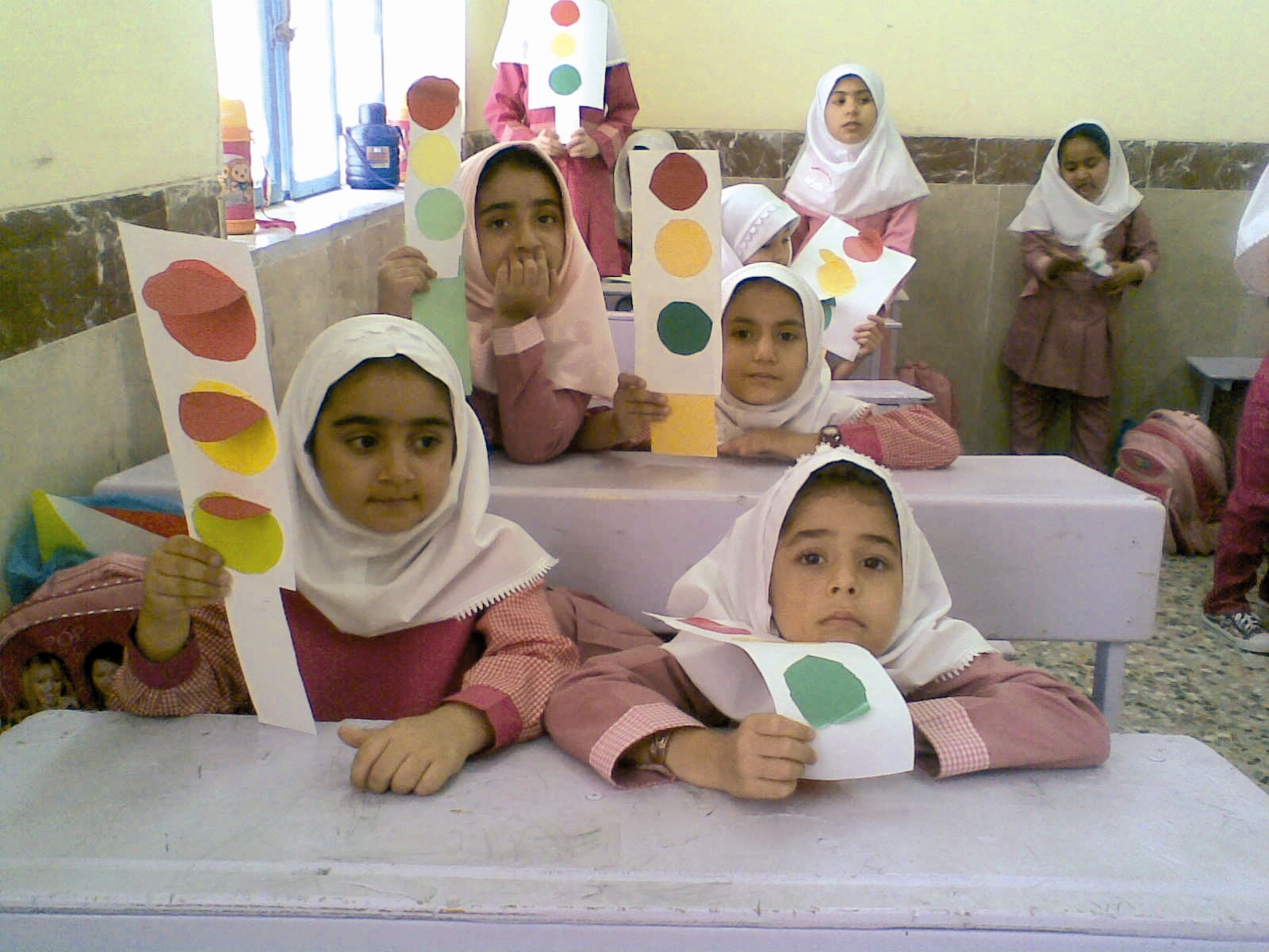 مدرسه - دانش آموزان دختر