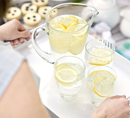 نوشیدنی گازدار لیمو و زنجبیل