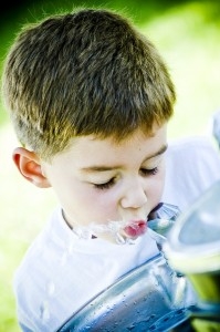 کودکان به اندازه کافی آب نمی‌نوشند