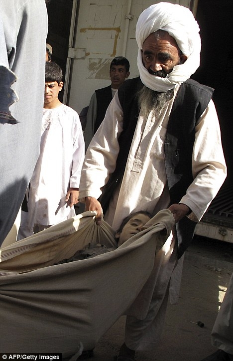 کشته شدن 14 غیرنظامی افغان در حمله هوایی ناتو به استان هلمند  