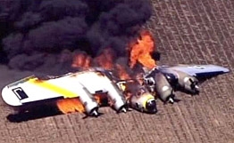  بمب افکن ب-17 در جریان پرواز توریستی آتش گرفت