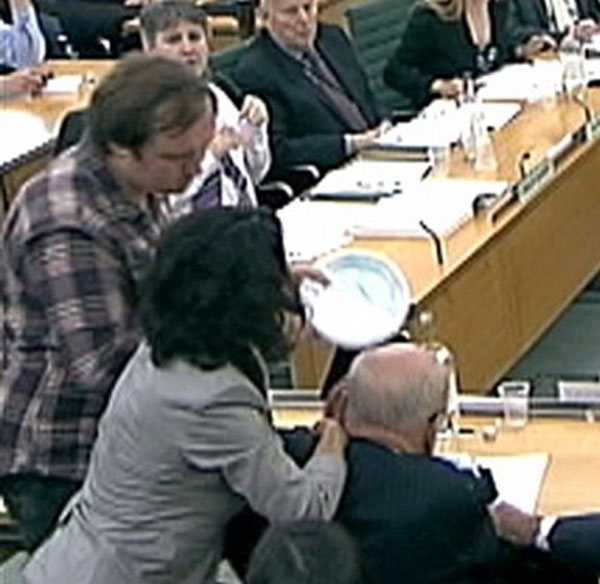 حمله به مرداک در پارلمان انگلیس
