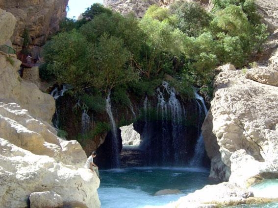 آشنایی با آبشار آب ملخ - اصفهان